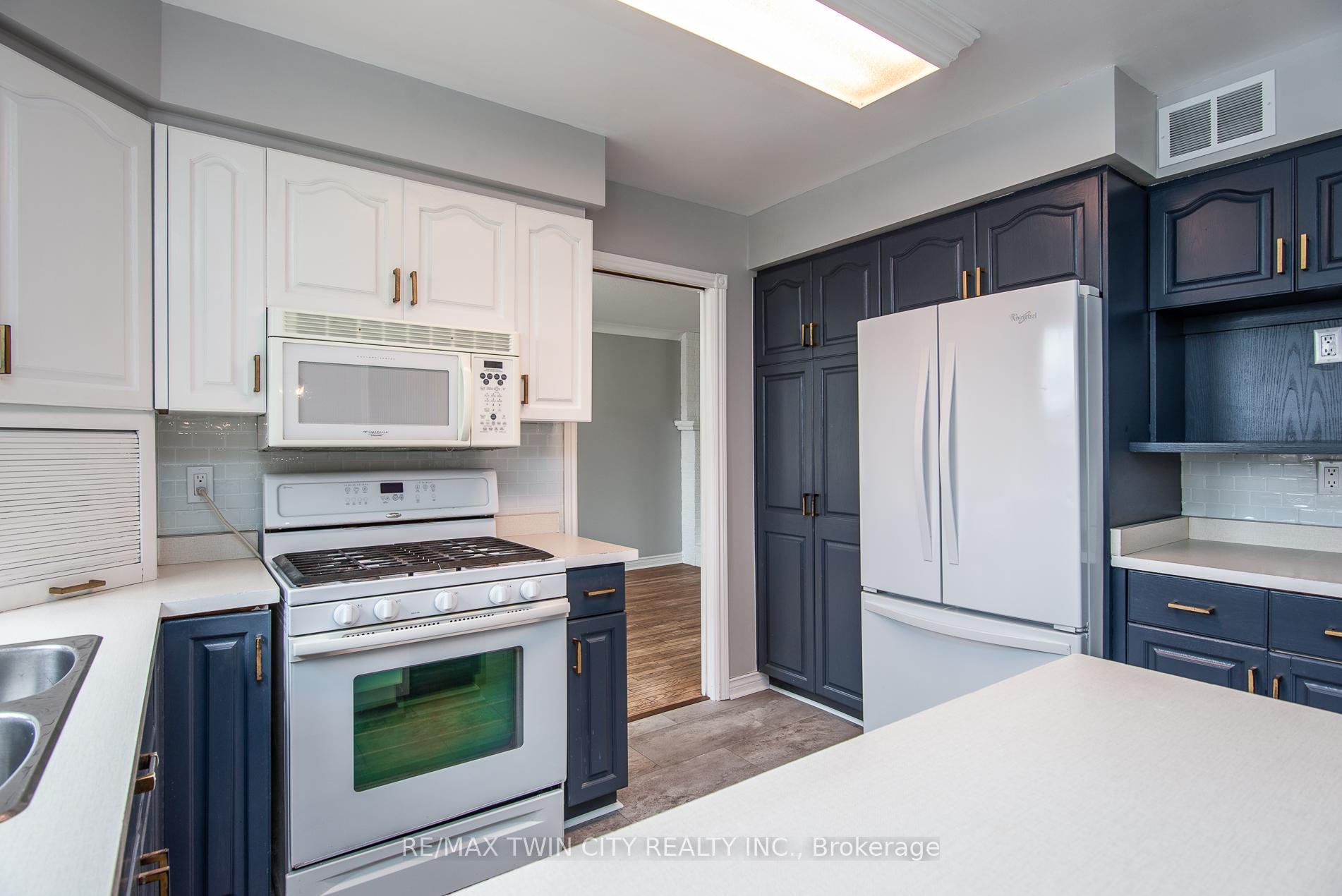 Photo 26 of 12 Sunrise Drive, Kitchener — HOMEH