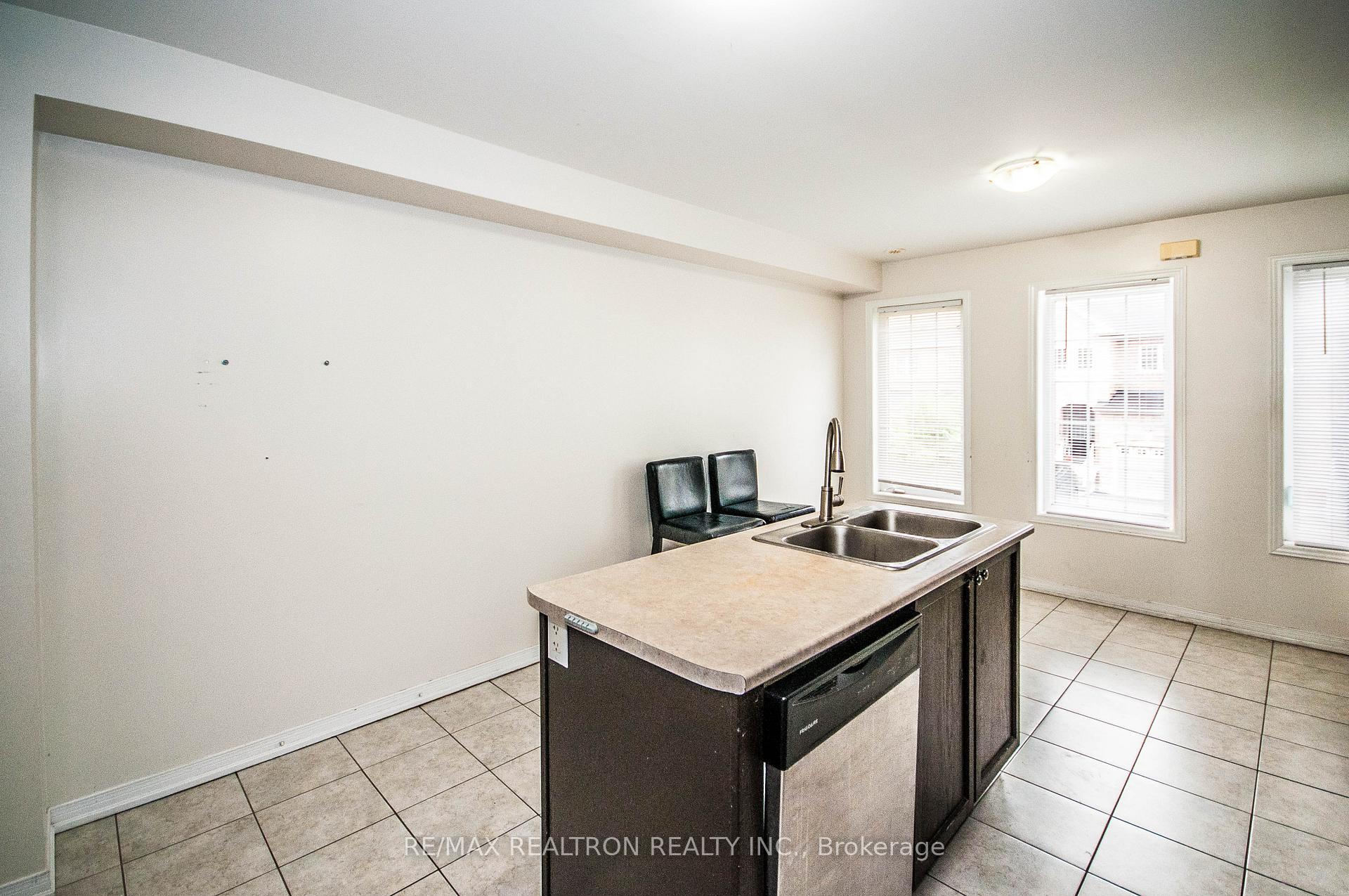 Photo 11 of 46 Truchard Avenue, Markham, Berczy — HOMEH