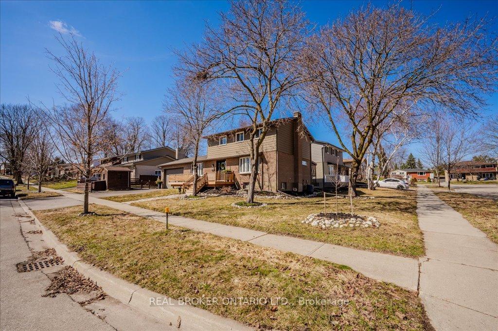 Photo 5 of 60 Silverspring Crescent, Kitchener — HOMEH