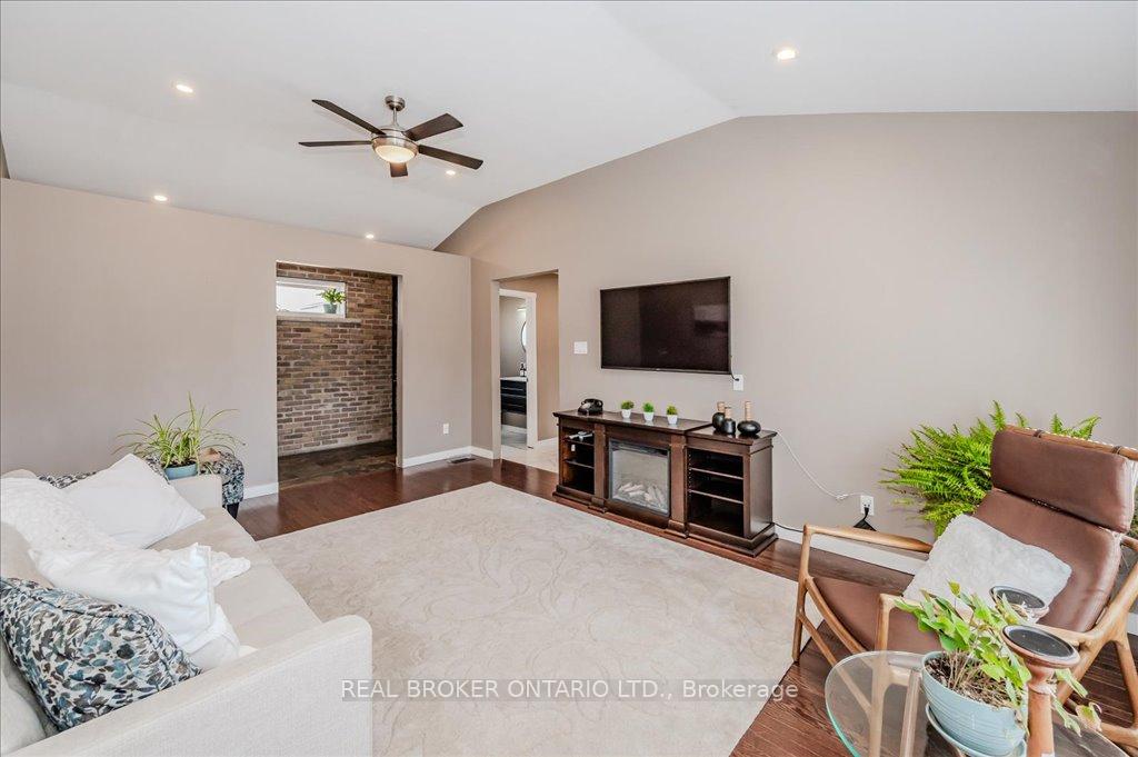 Photo 18 of 60 Silverspring Crescent, Kitchener — HOMEH