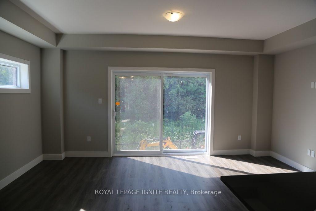 Photo 5 of 898 Robert Ferrie Drive, Kitchener — HOMEH