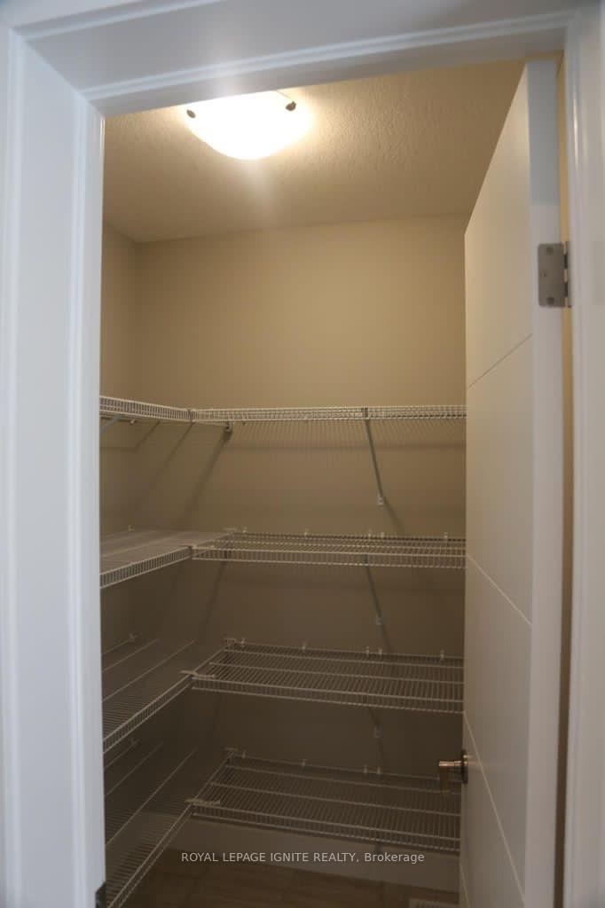 Photo 8 of 898 Robert Ferrie Drive, Kitchener — HOMEH