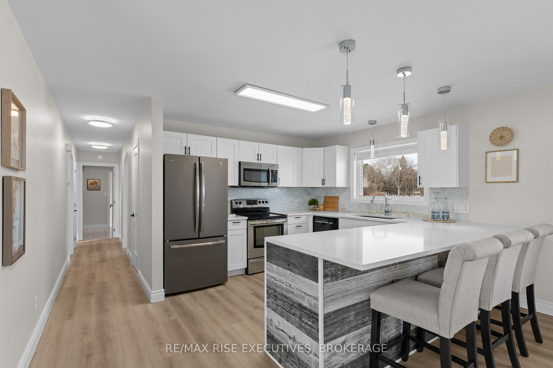 Photo 10 of 25 Aragon Road, Kingston, City North of 401 — HOMEH