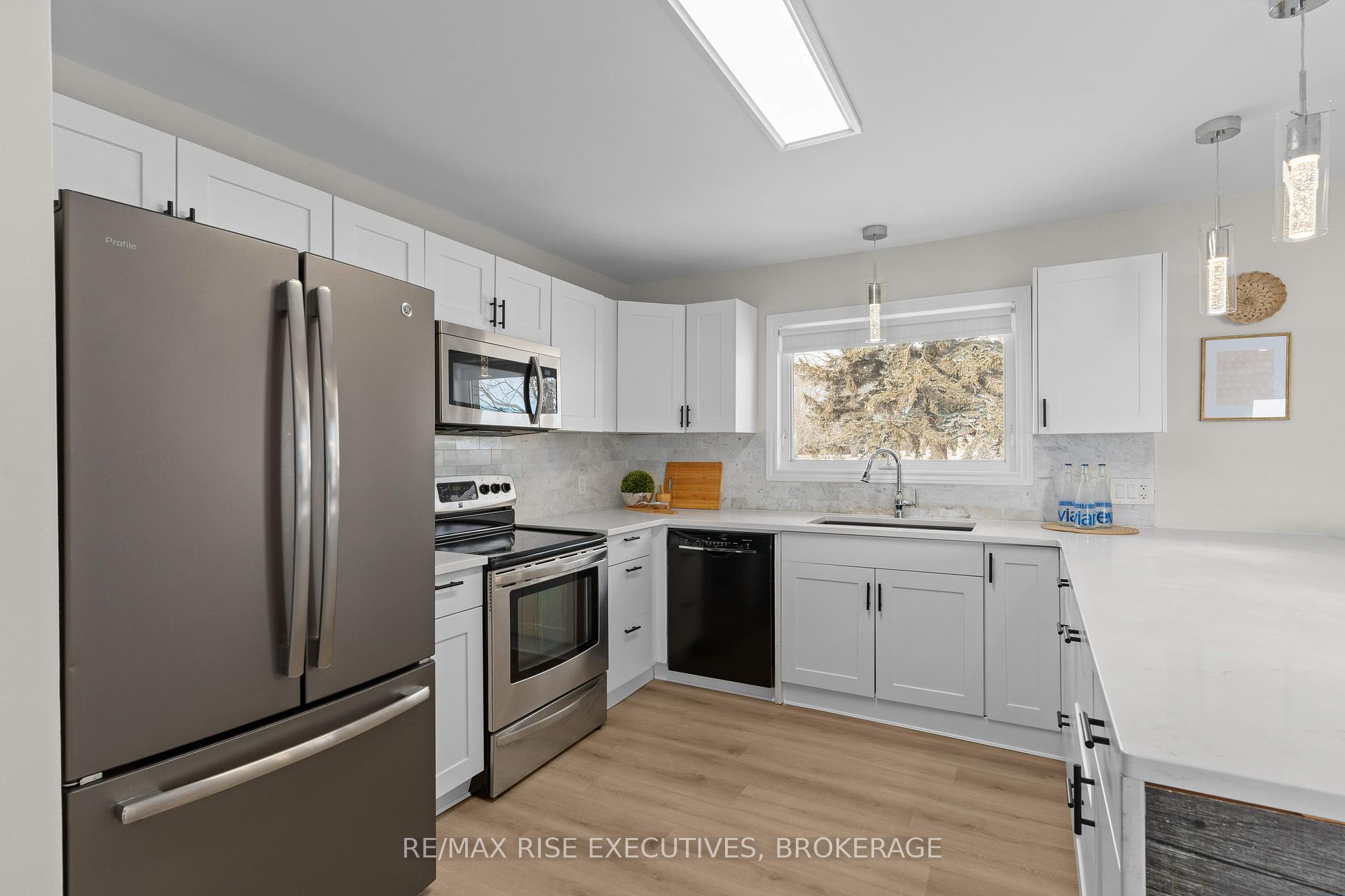 Photo 11 of 25 Aragon Road, Kingston, City North of 401 — HOMEH