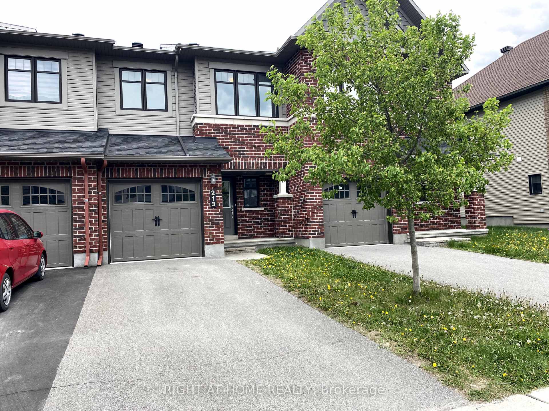 Front of 213 Halyard Way