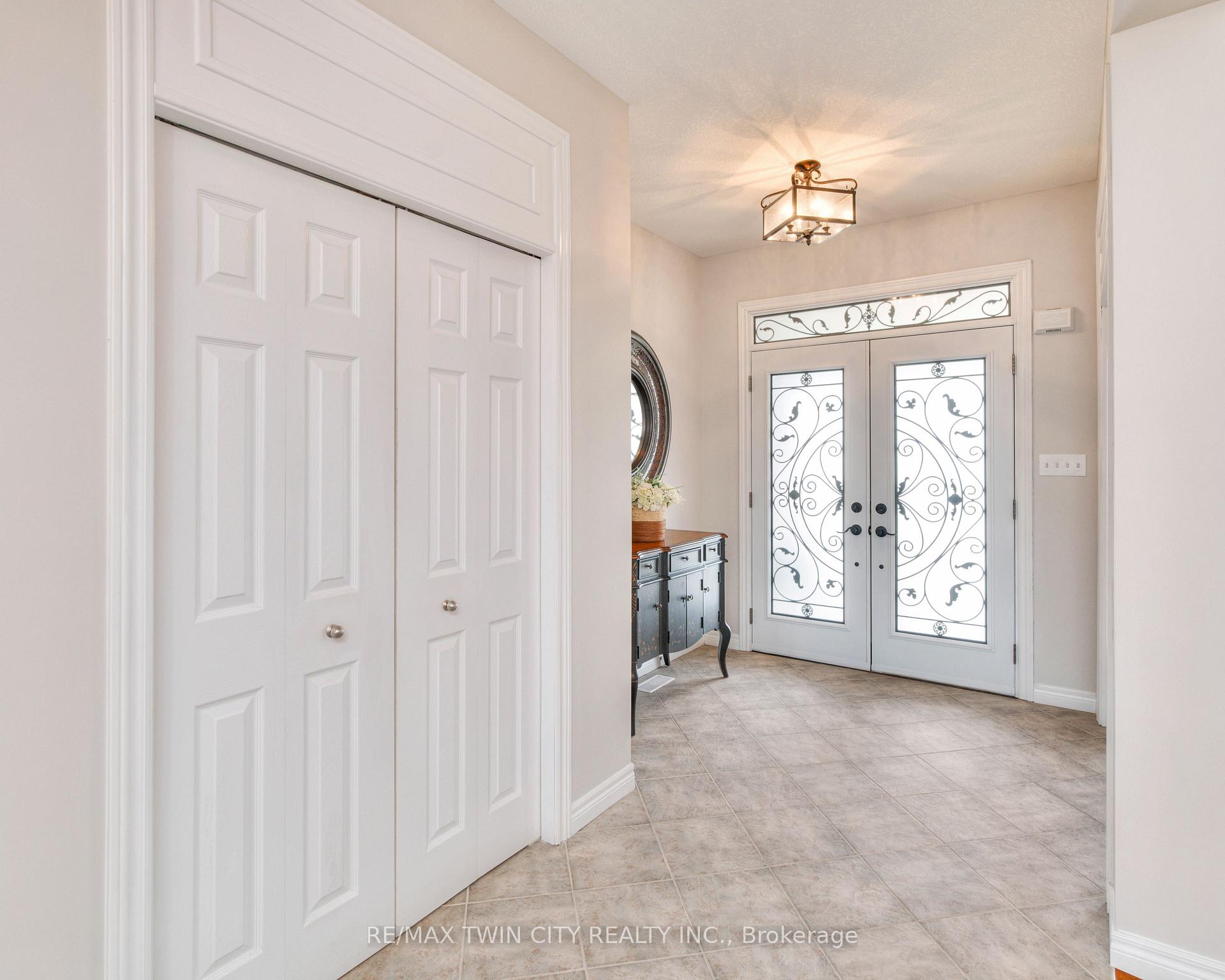 Photo 5 of 929 Manorbrook Court, Kitchener — HOMEH