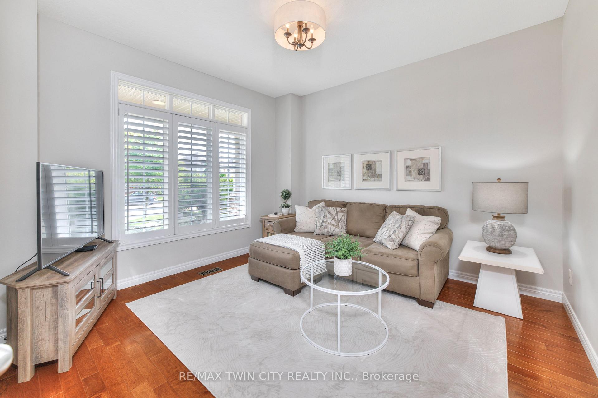 Photo 7 of 929 Manorbrook Court, Kitchener — HOMEH