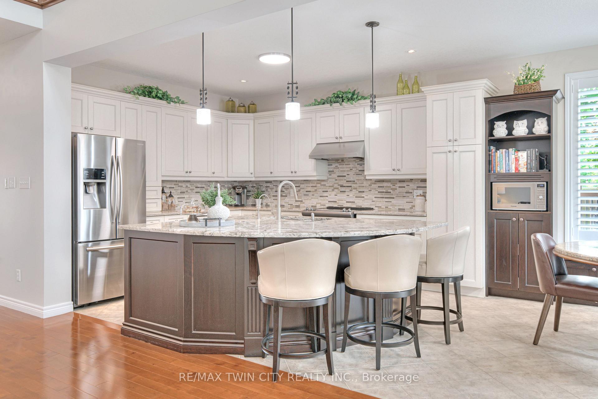 Photo 15 of 929 Manorbrook Court, Kitchener — HOMEH
