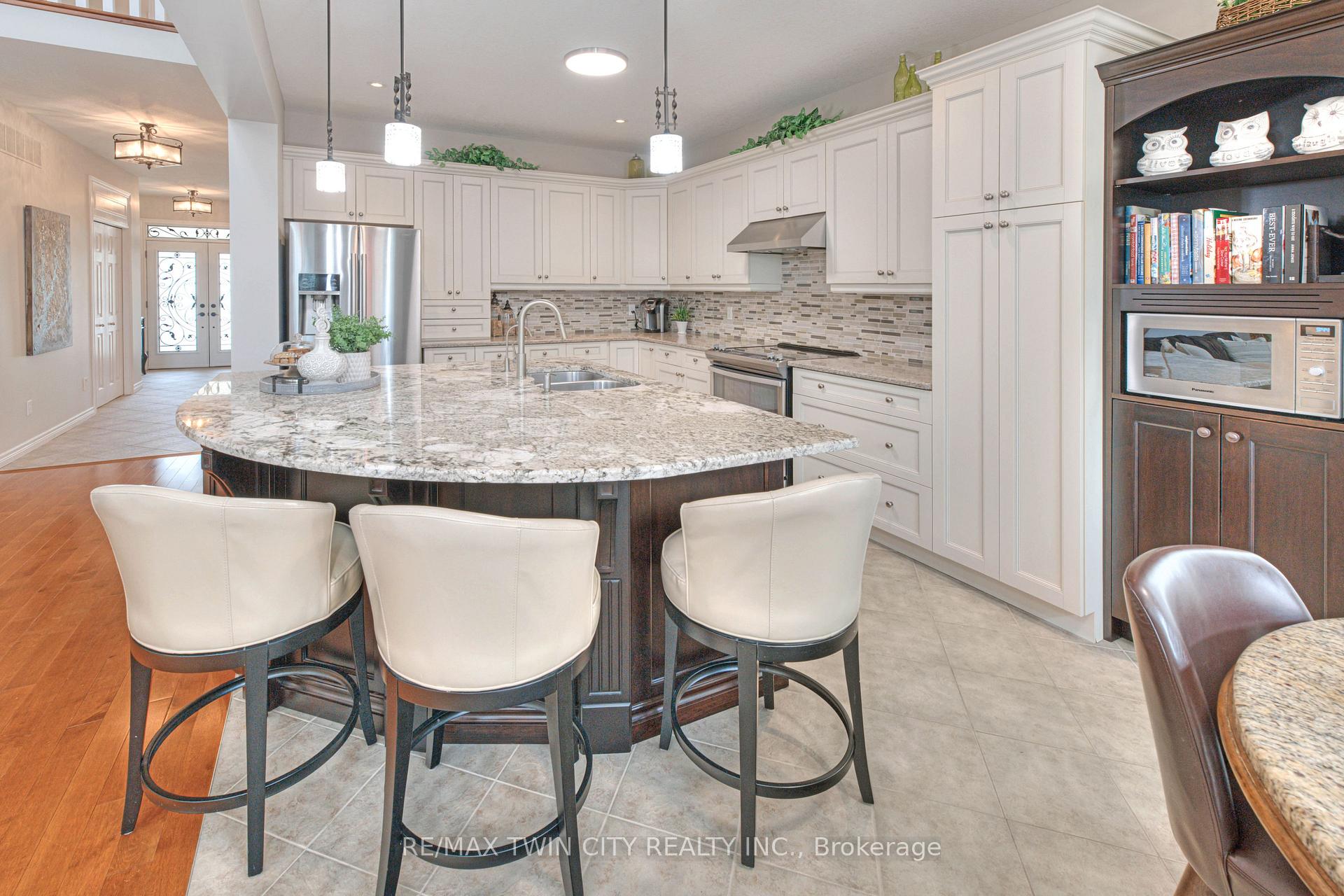 Photo 17 of 929 Manorbrook Court, Kitchener — HOMEH