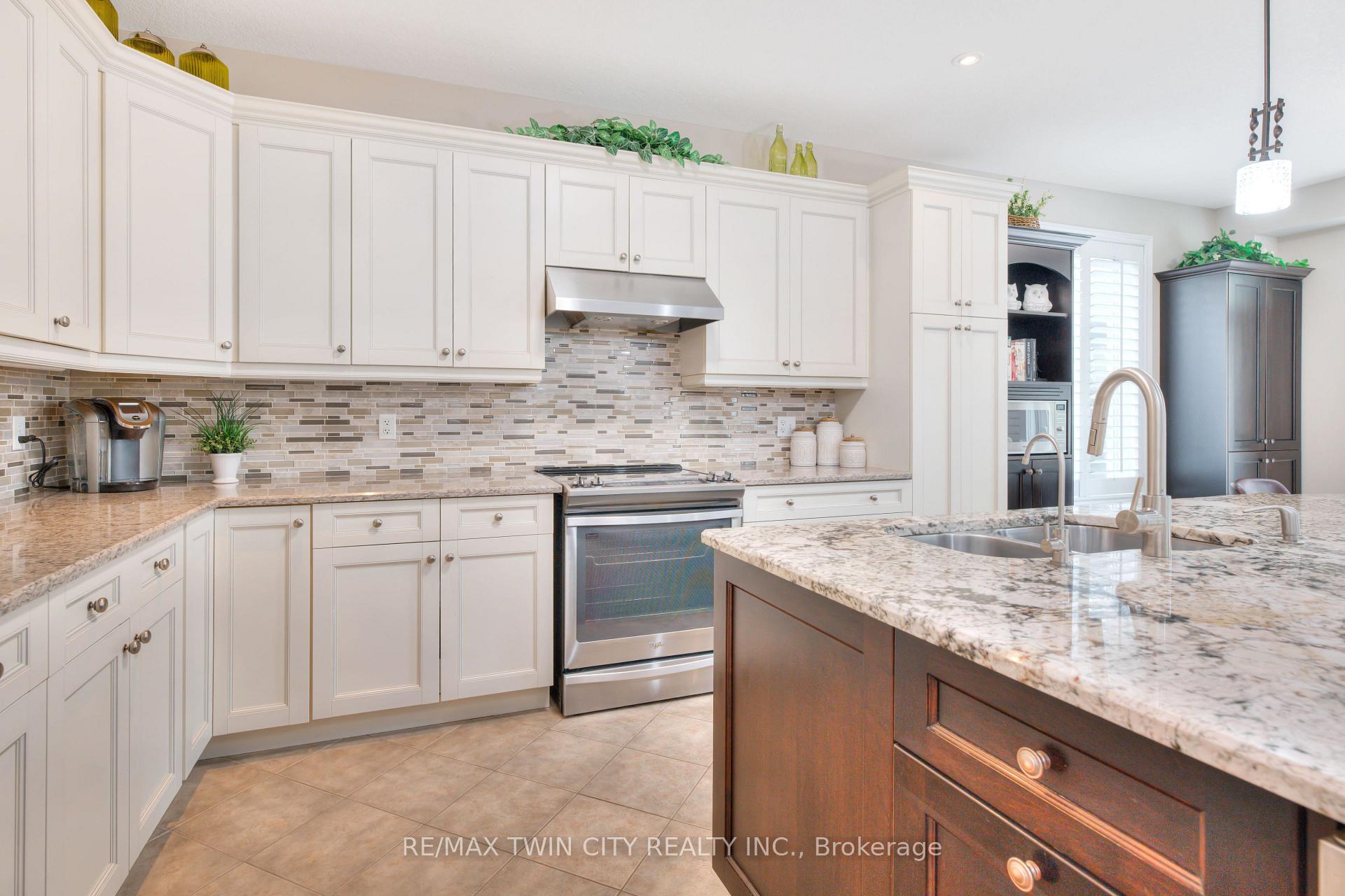 Photo 19 of 929 Manorbrook Court, Kitchener — HOMEH
