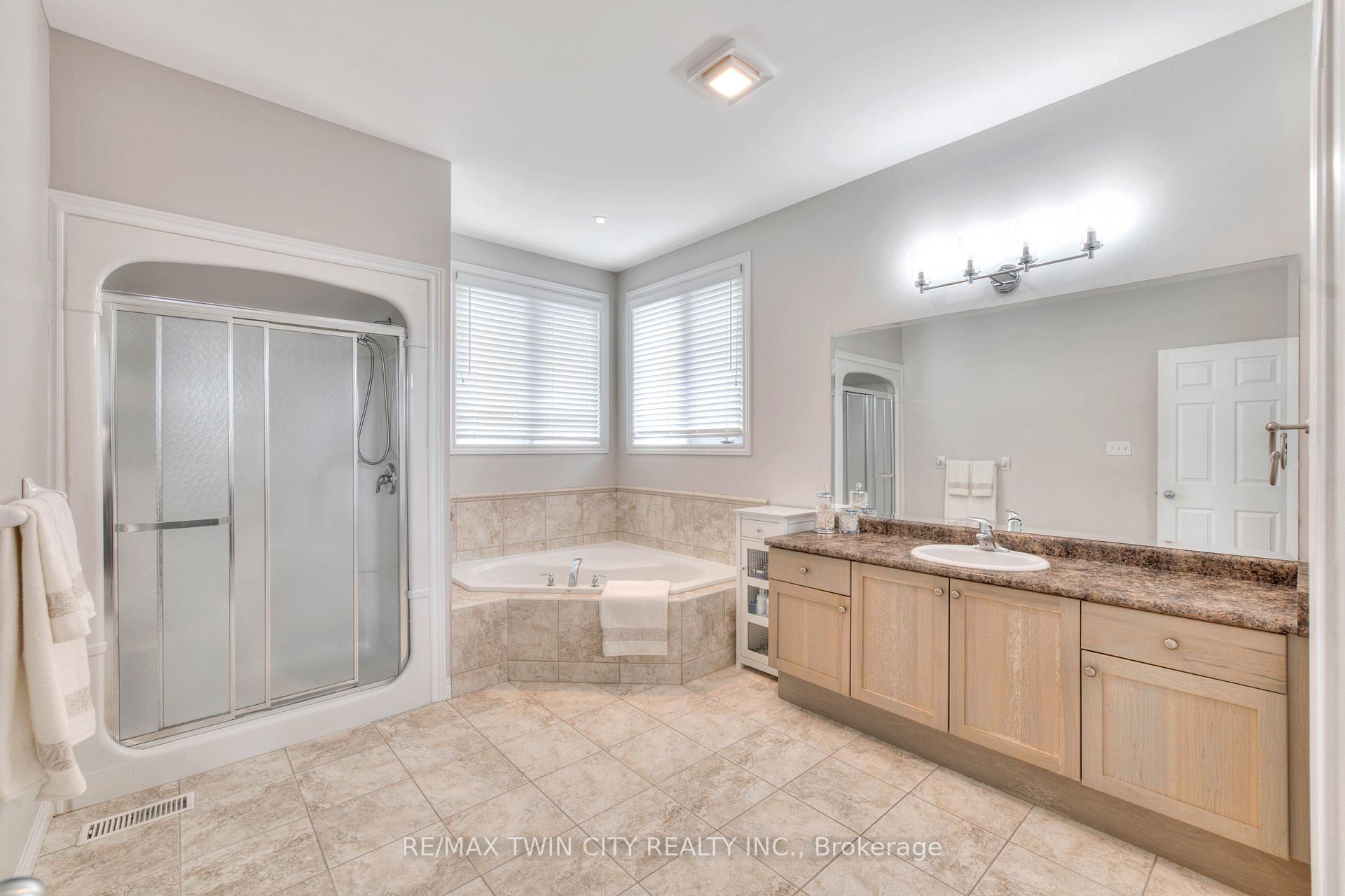 Photo 29 of 929 Manorbrook Court, Kitchener — HOMEH