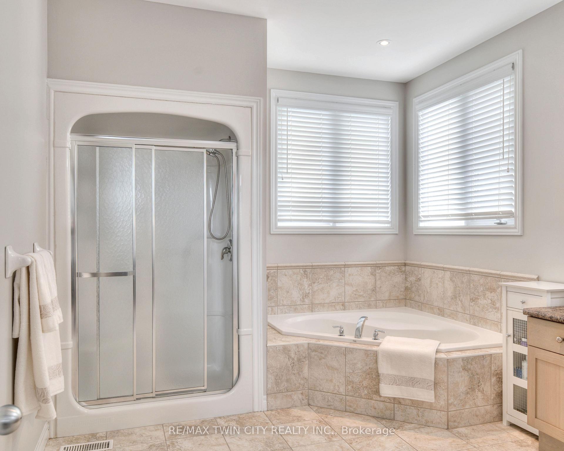 Photo 30 of 929 Manorbrook Court, Kitchener — HOMEH