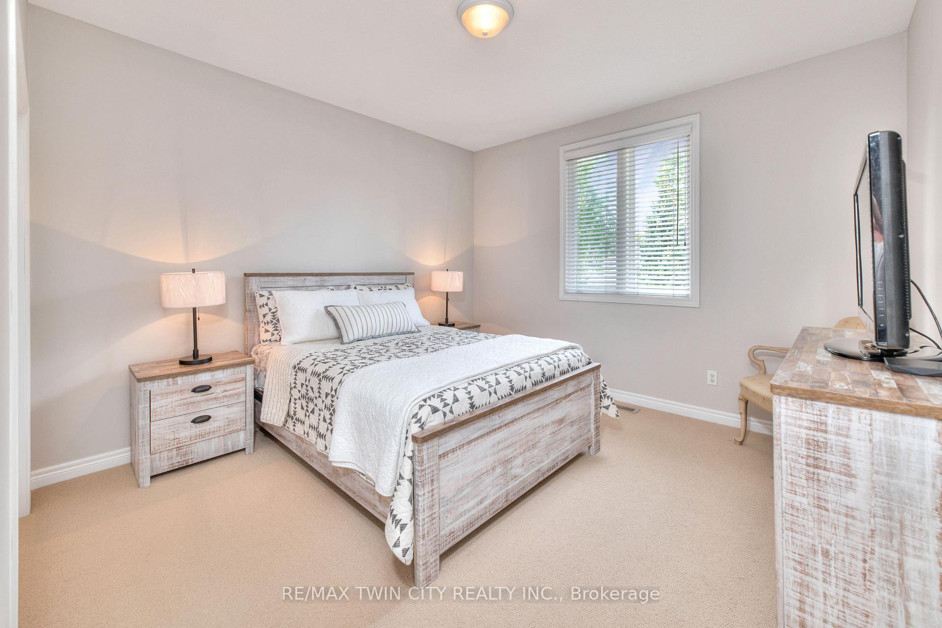 Photo 31 of 929 Manorbrook Court, Kitchener — HOMEH