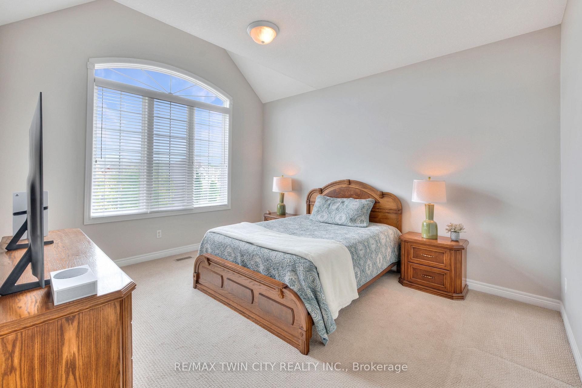 Photo 33 of 929 Manorbrook Court, Kitchener — HOMEH