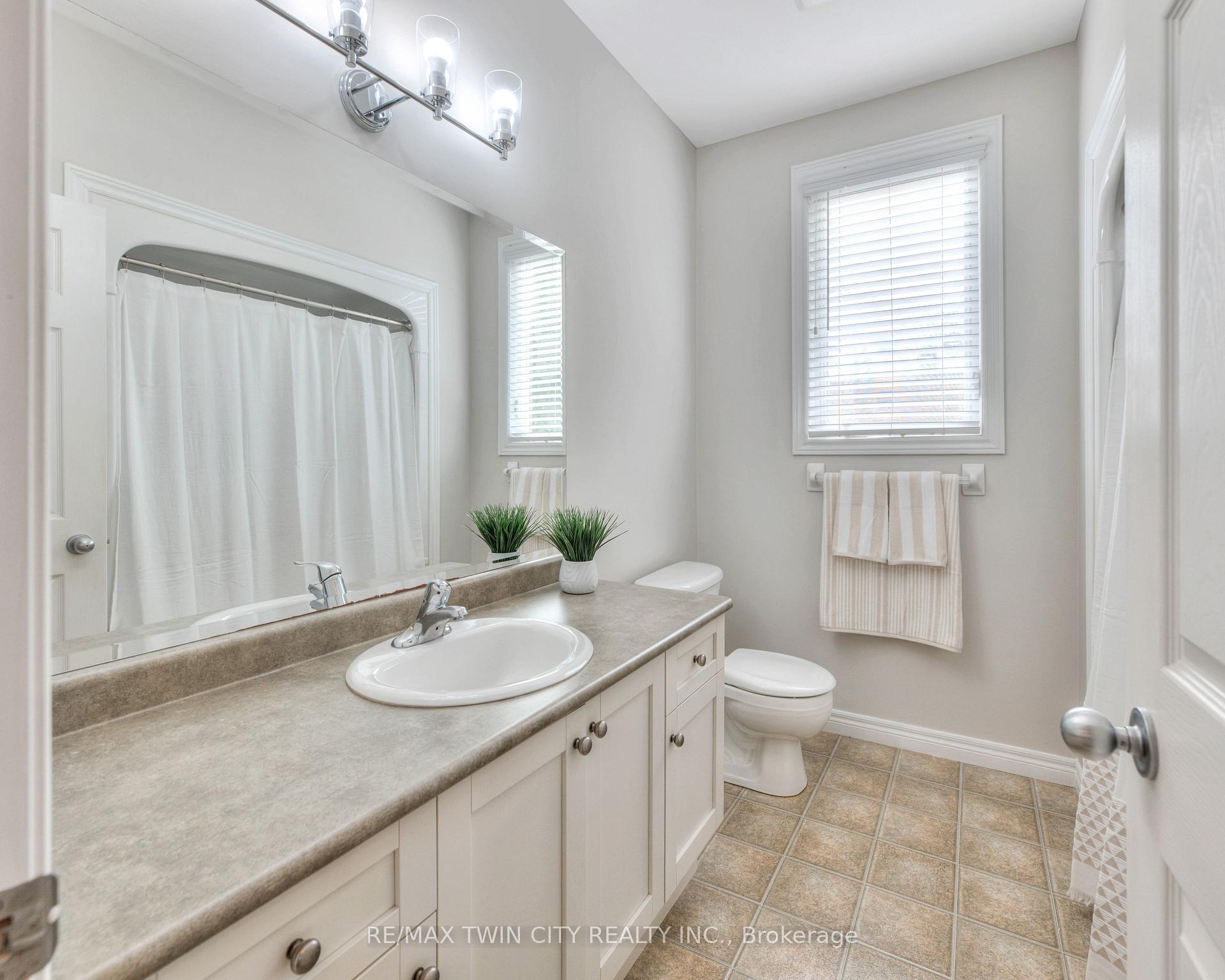Photo 34 of 929 Manorbrook Court, Kitchener — HOMEH
