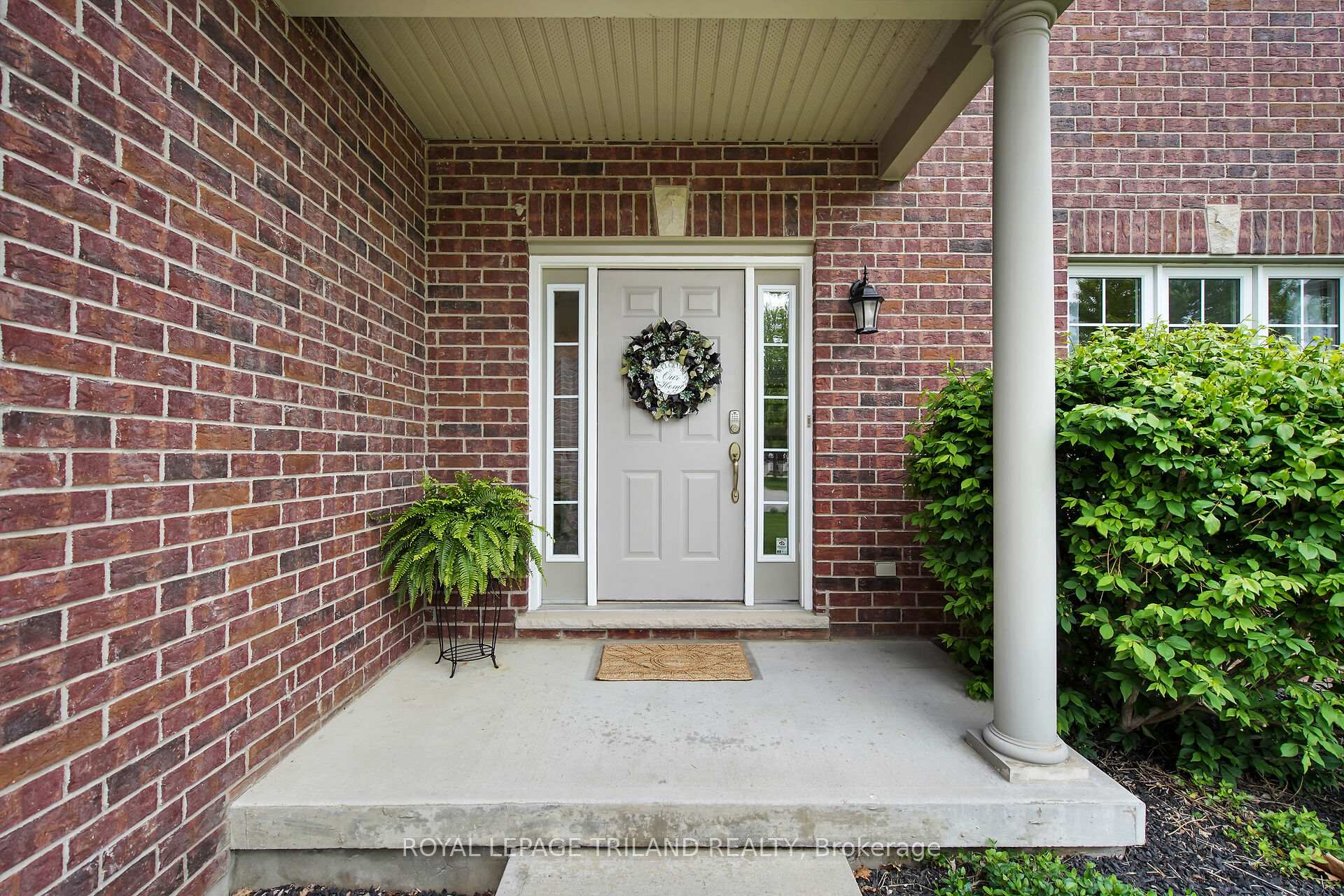 Photo 3 of 30 Willard Crescent, Middlesex Centre, Kilworth — HOMEH