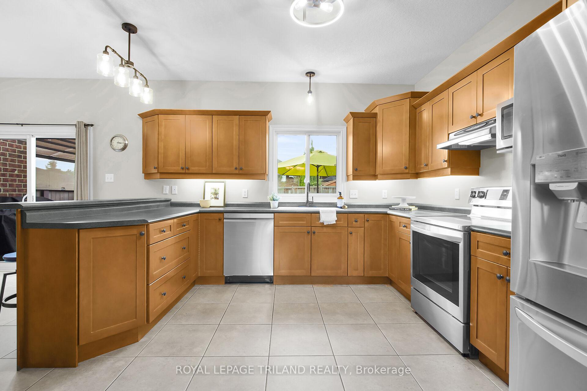 Photo 7 of 30 Willard Crescent, Middlesex Centre, Kilworth — HOMEH