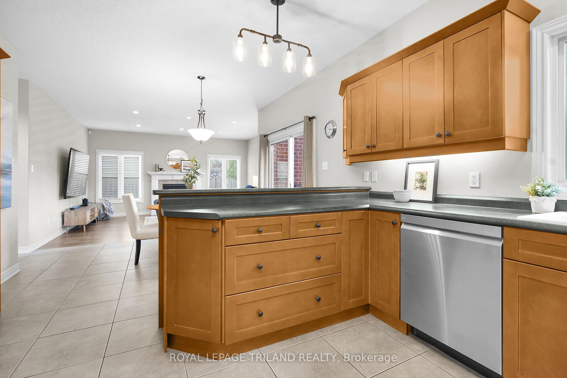 Photo 9 of 30 Willard Crescent, Middlesex Centre, Kilworth — HOMEH