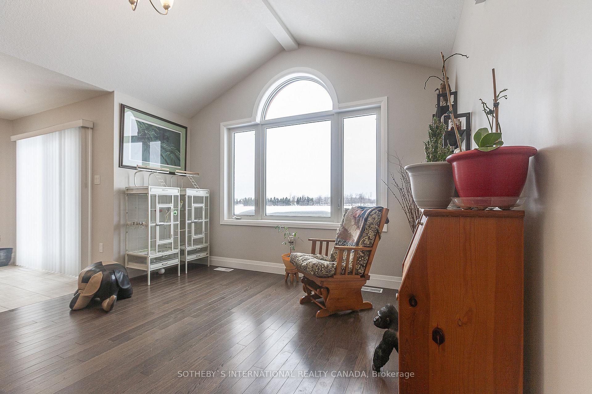 Photo 5 of 154 Bridge Crescent, Minto — HOMEH