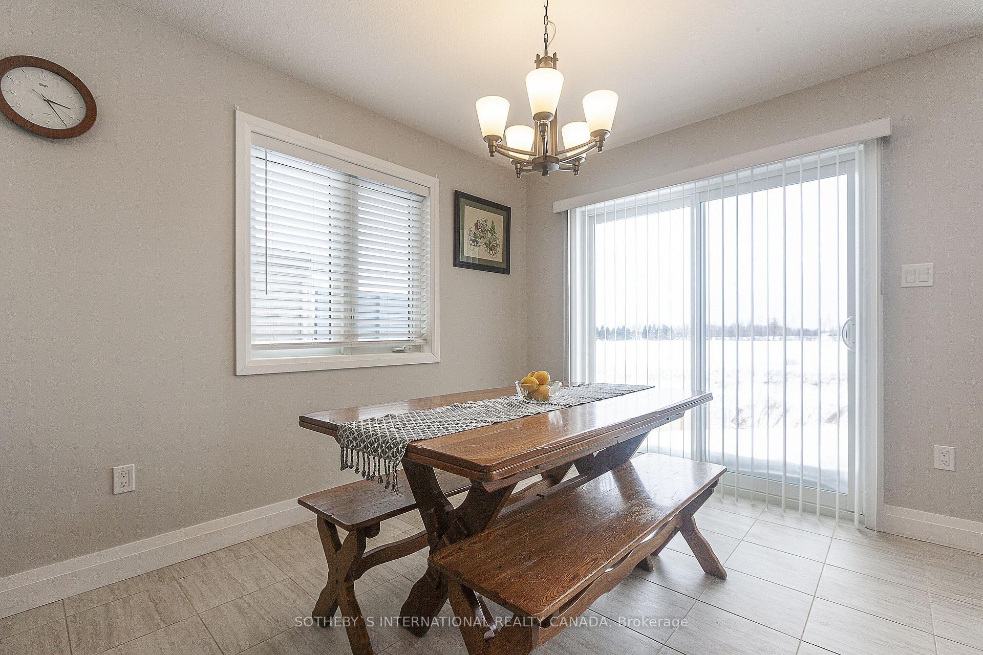 Photo 8 of 154 Bridge Crescent, Minto — HOMEH