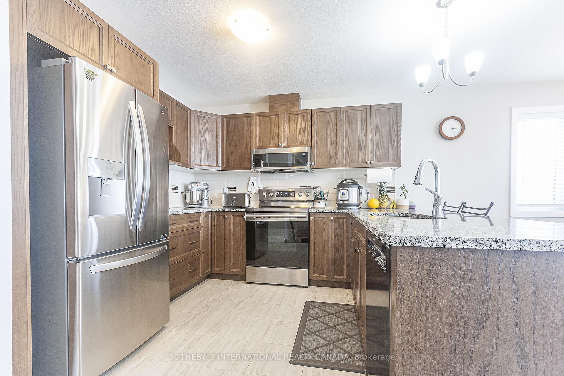 Photo 10 of 154 Bridge Crescent, Minto — HOMEH