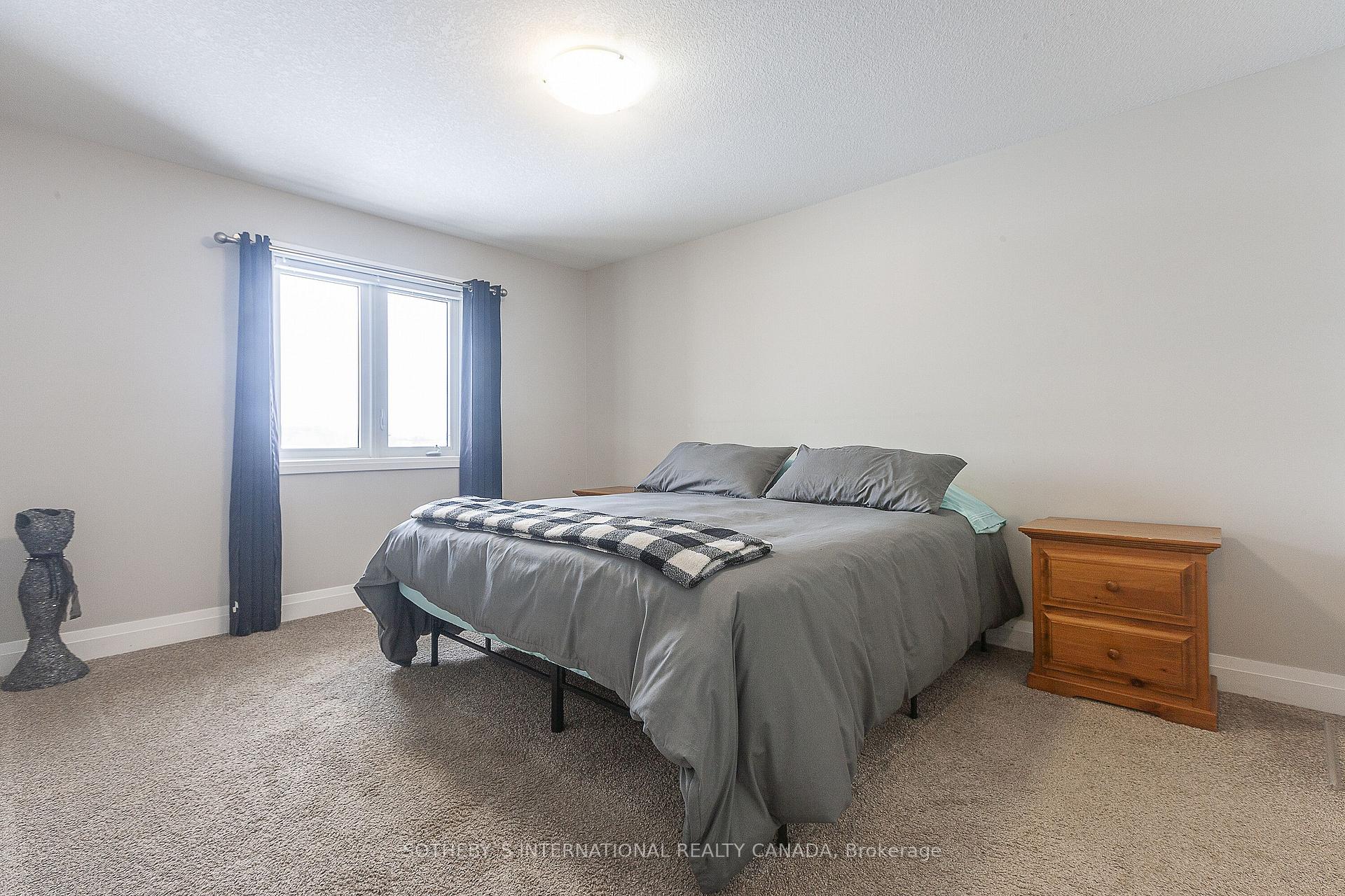 Photo 12 of 154 Bridge Crescent, Minto — HOMEH