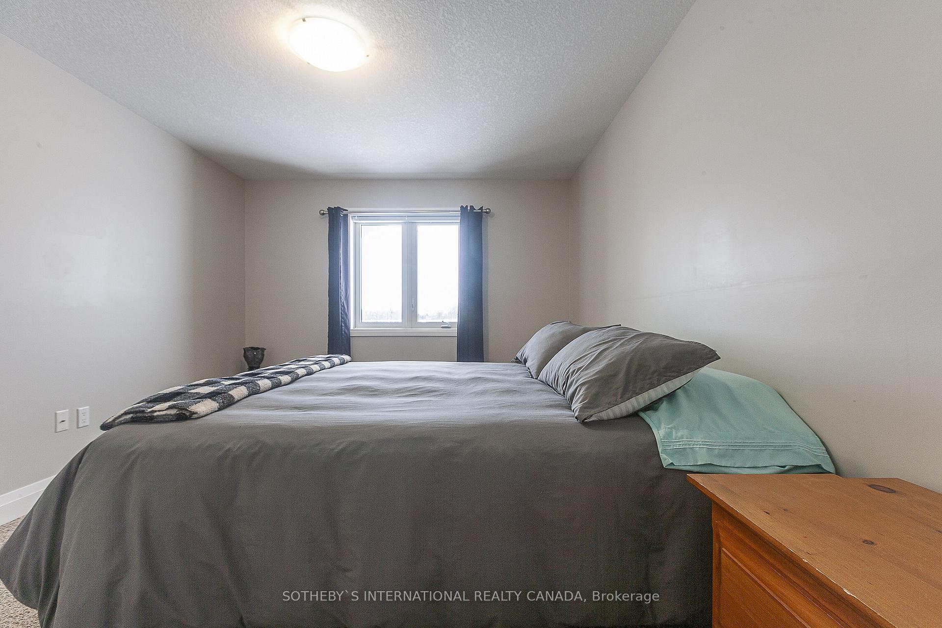 Photo 13 of 154 Bridge Crescent, Minto — HOMEH