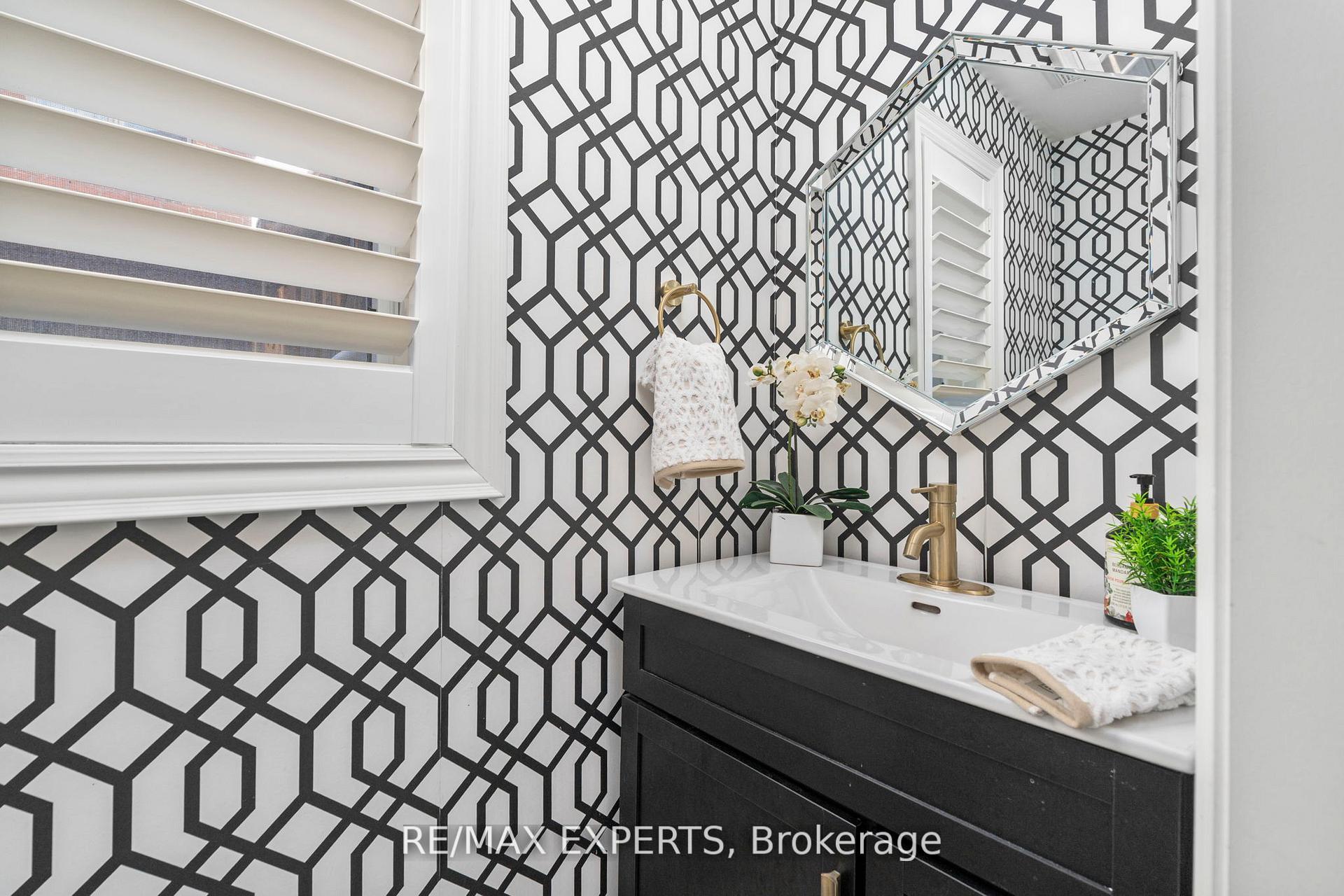 Photo 12 of 72 Foshan Avenue, Markham, Berczy — HOMEH