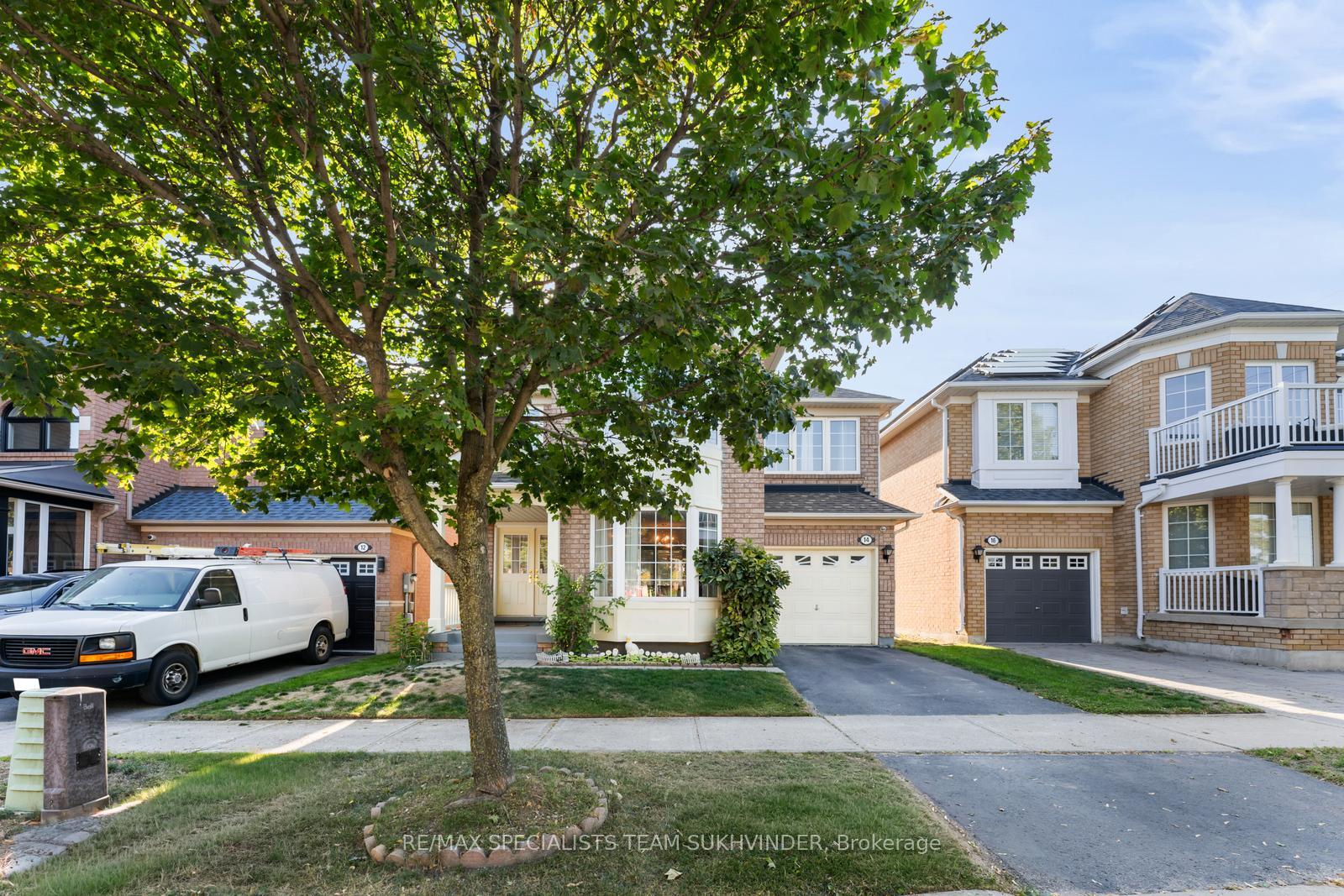 Photo 2 of 14 Tower Bridge Crescent, Markham, Berczy — HOMEH
