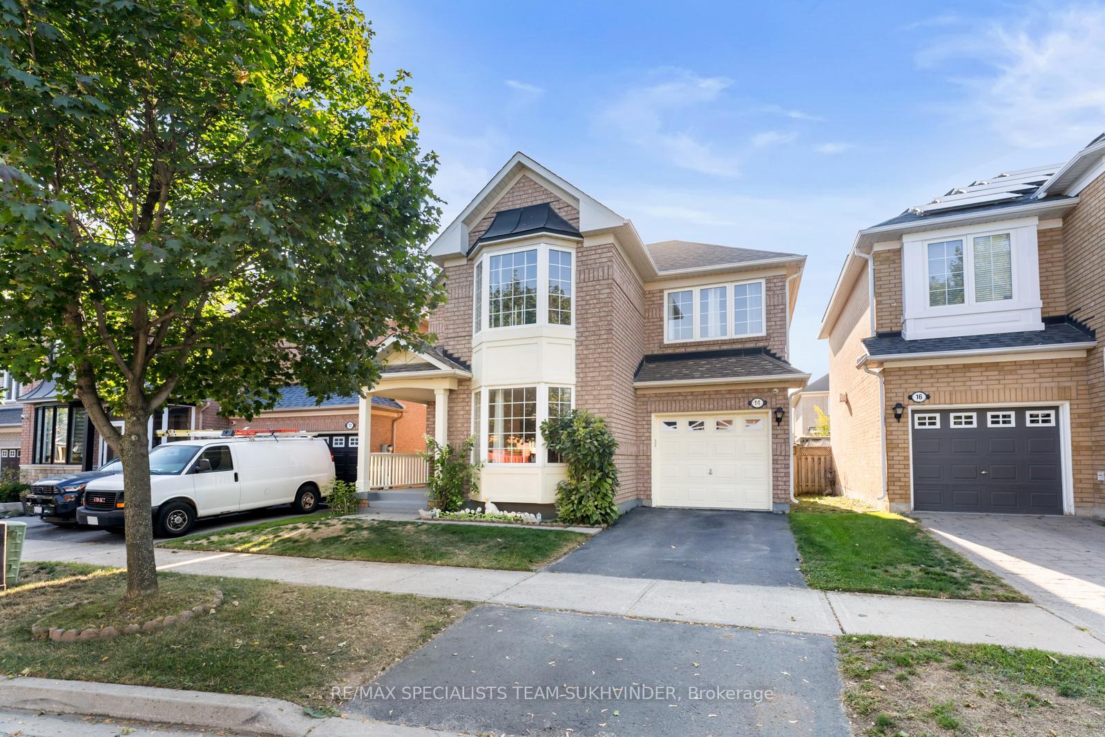 Photo 3 of 14 Tower Bridge Crescent, Markham, Berczy — HOMEH