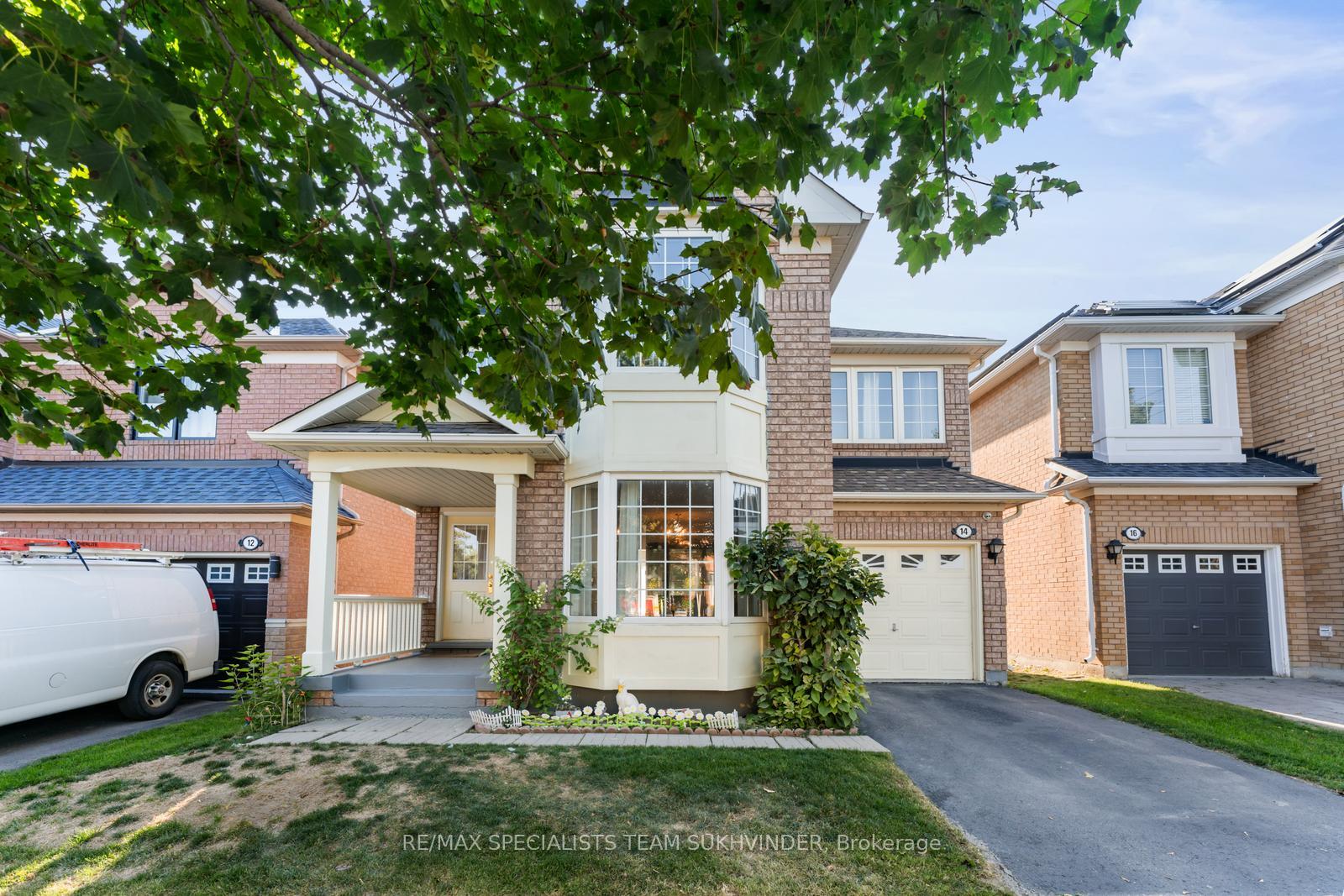 Photo 4 of 14 Tower Bridge Crescent, Markham, Berczy — HOMEH