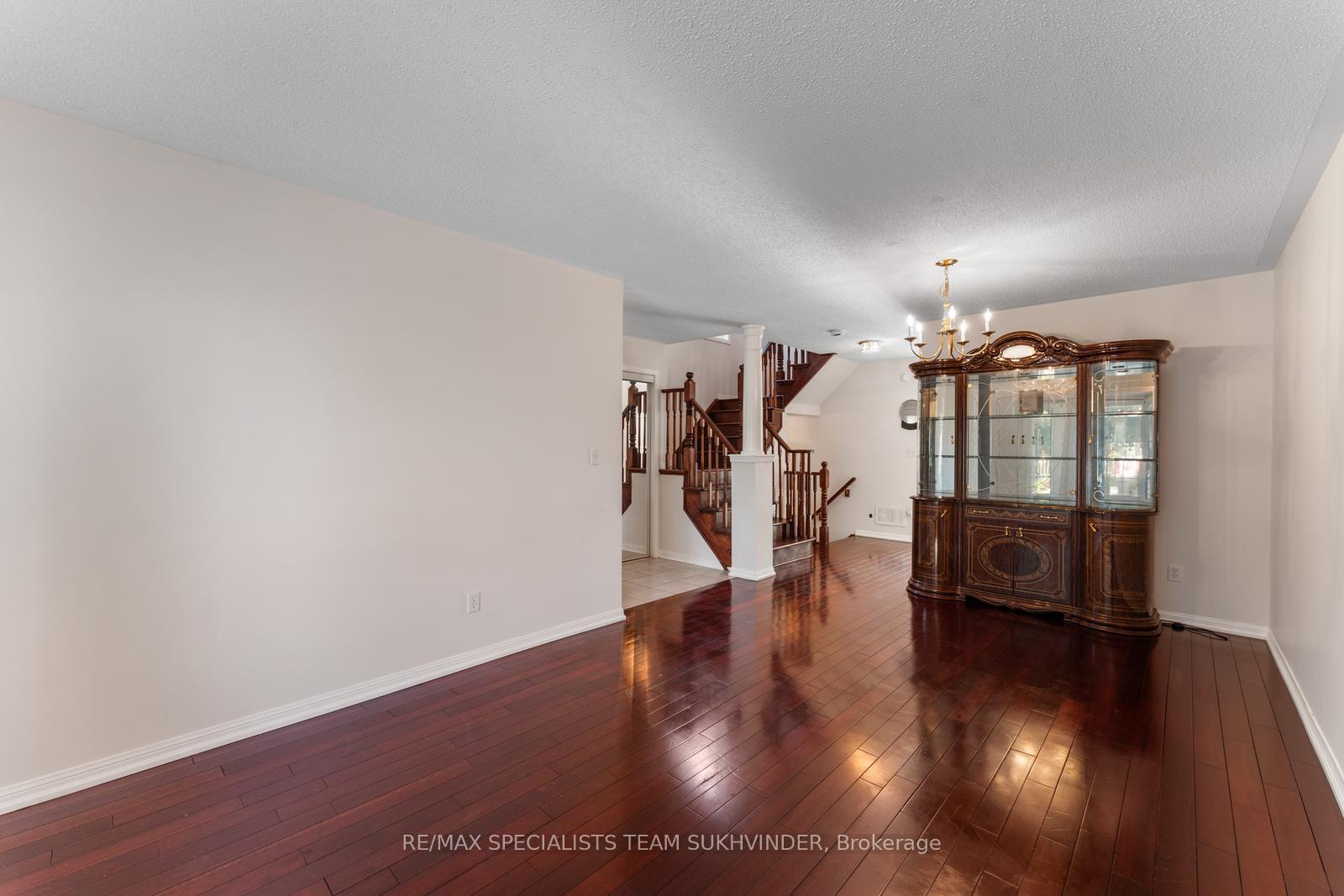 Photo 11 of 14 Tower Bridge Crescent, Markham, Berczy — HOMEH
