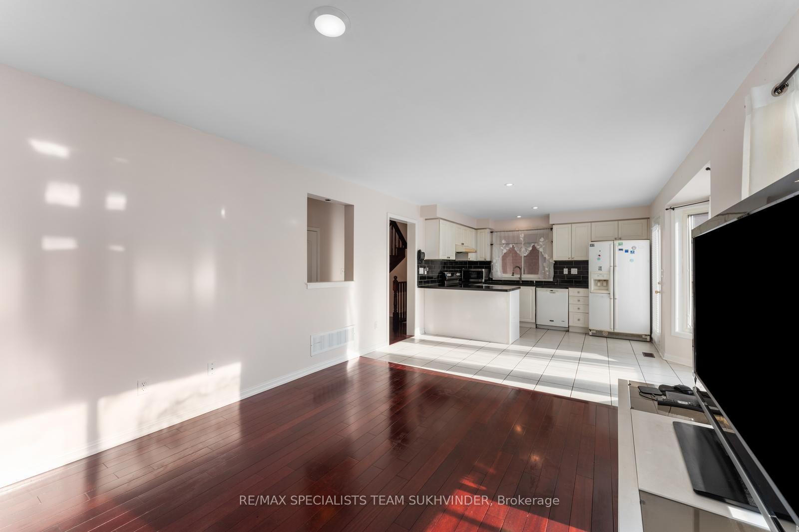 Photo 14 of 14 Tower Bridge Crescent, Markham, Berczy — HOMEH