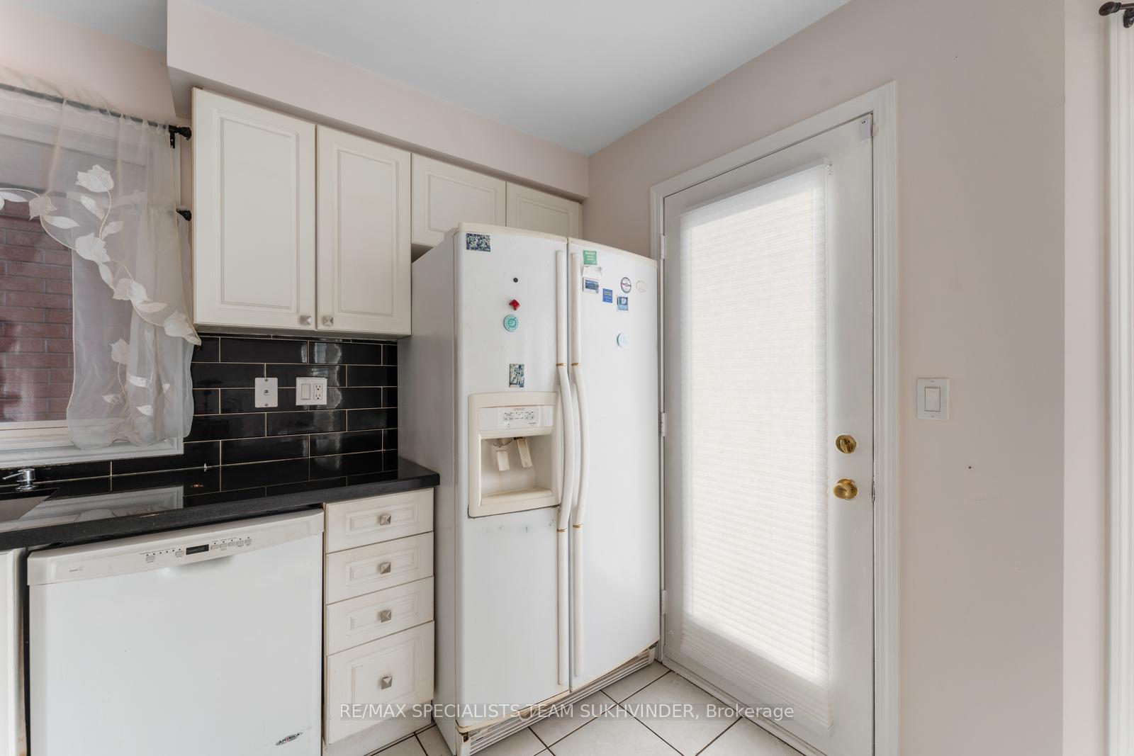 Photo 20 of 14 Tower Bridge Crescent, Markham, Berczy — HOMEH
