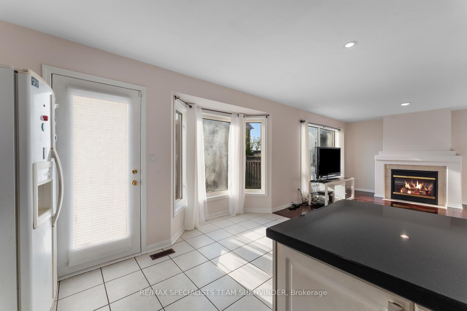 Photo 21 of 14 Tower Bridge Crescent, Markham, Berczy — HOMEH