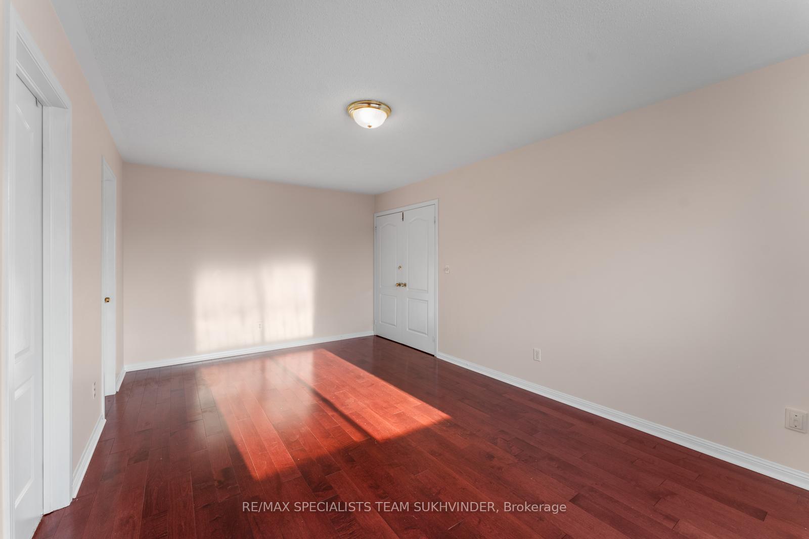 Photo 26 of 14 Tower Bridge Crescent, Markham, Berczy — HOMEH