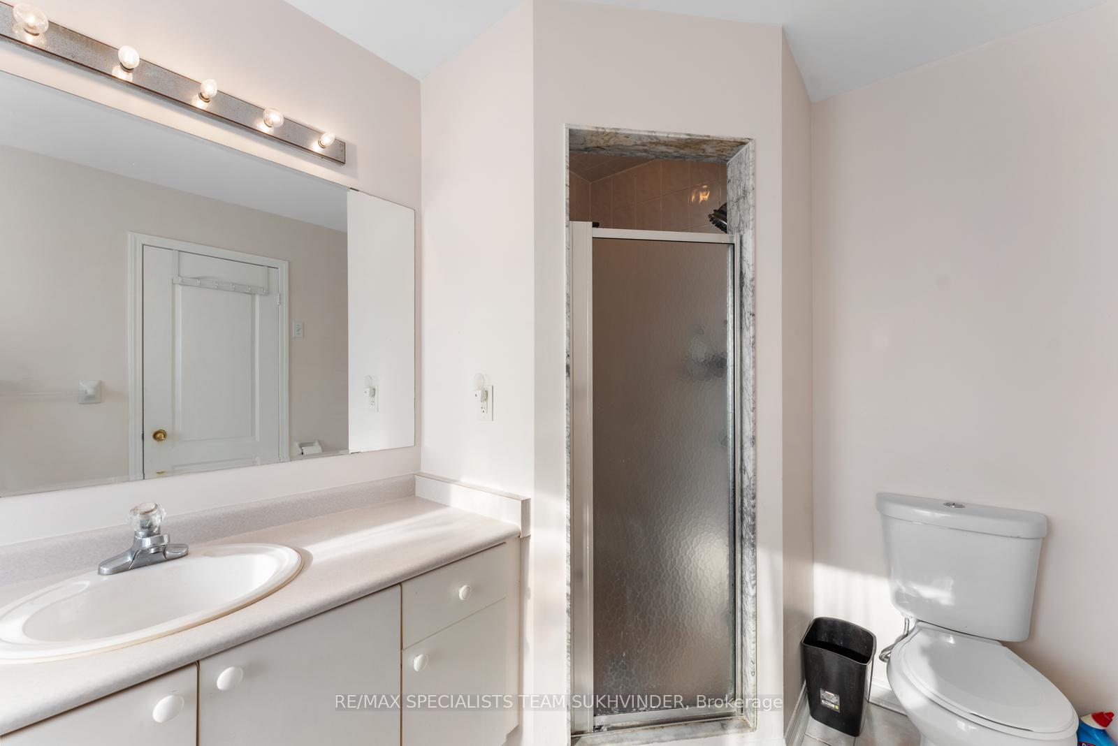 Photo 28 of 14 Tower Bridge Crescent, Markham, Berczy — HOMEH