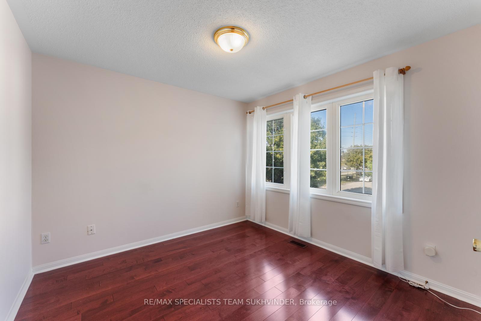 Photo 30 of 14 Tower Bridge Crescent, Markham, Berczy — HOMEH