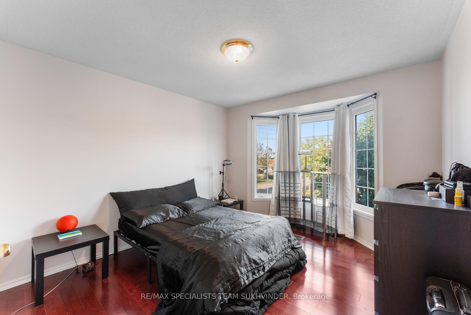 Photo 31 of 14 Tower Bridge Crescent, Markham, Berczy — HOMEH