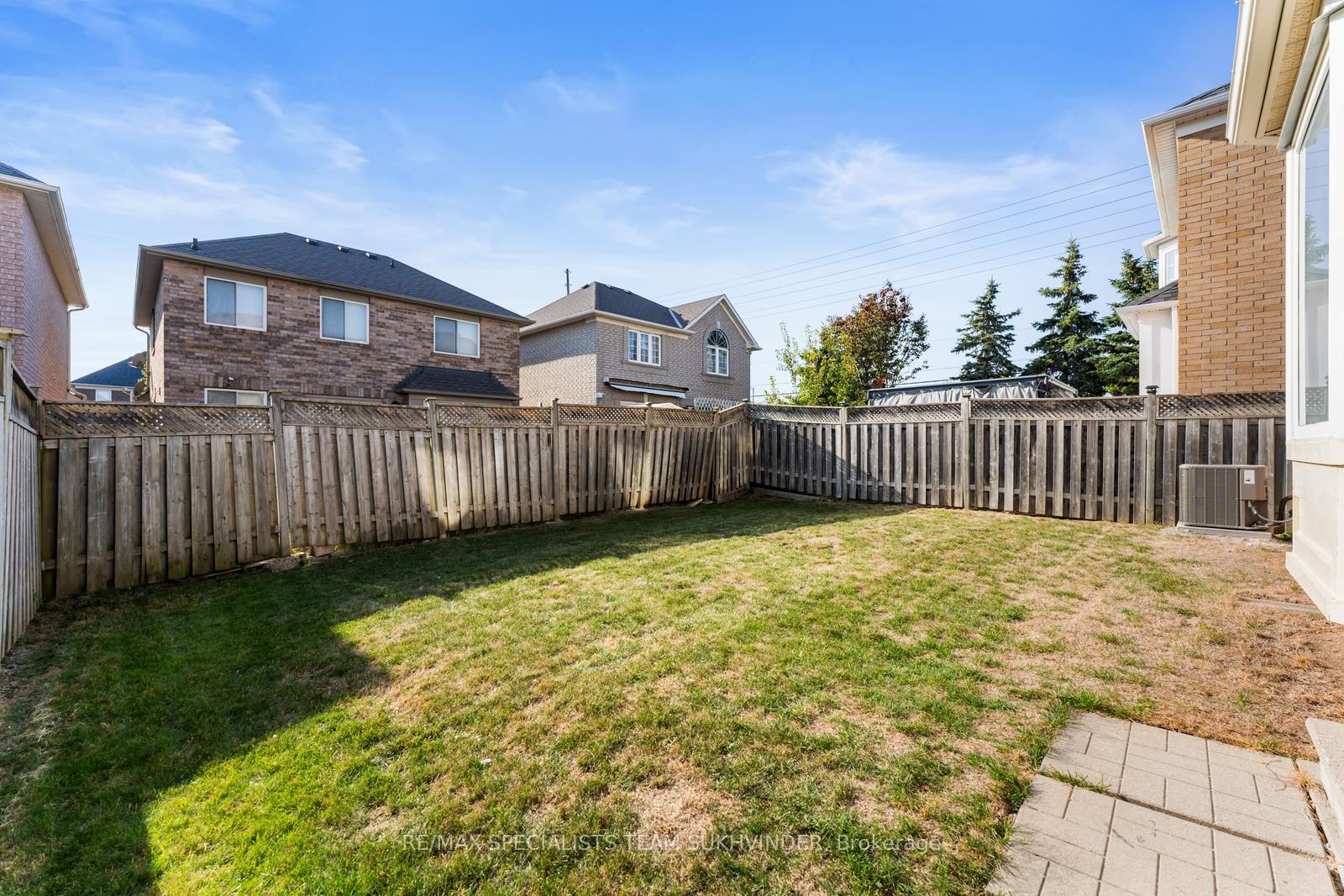 Photo 35 of 14 Tower Bridge Crescent, Markham, Berczy — HOMEH
