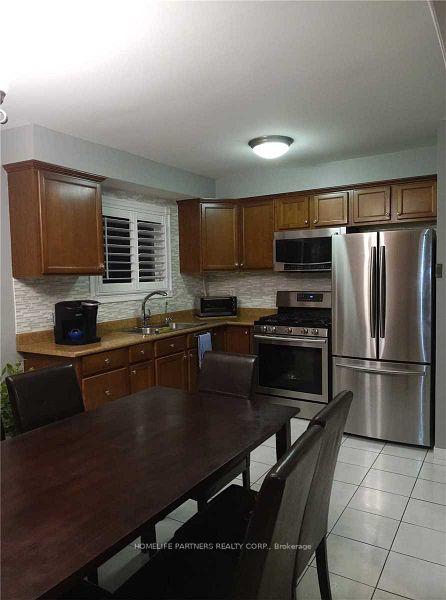 Photo 4 of 122 Douglas Haig Drive, Markham, Middlefield — HOMEH