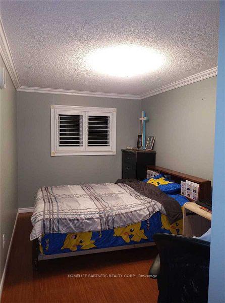 Photo 6 of 122 Douglas Haig Drive, Markham, Middlefield — HOMEH
