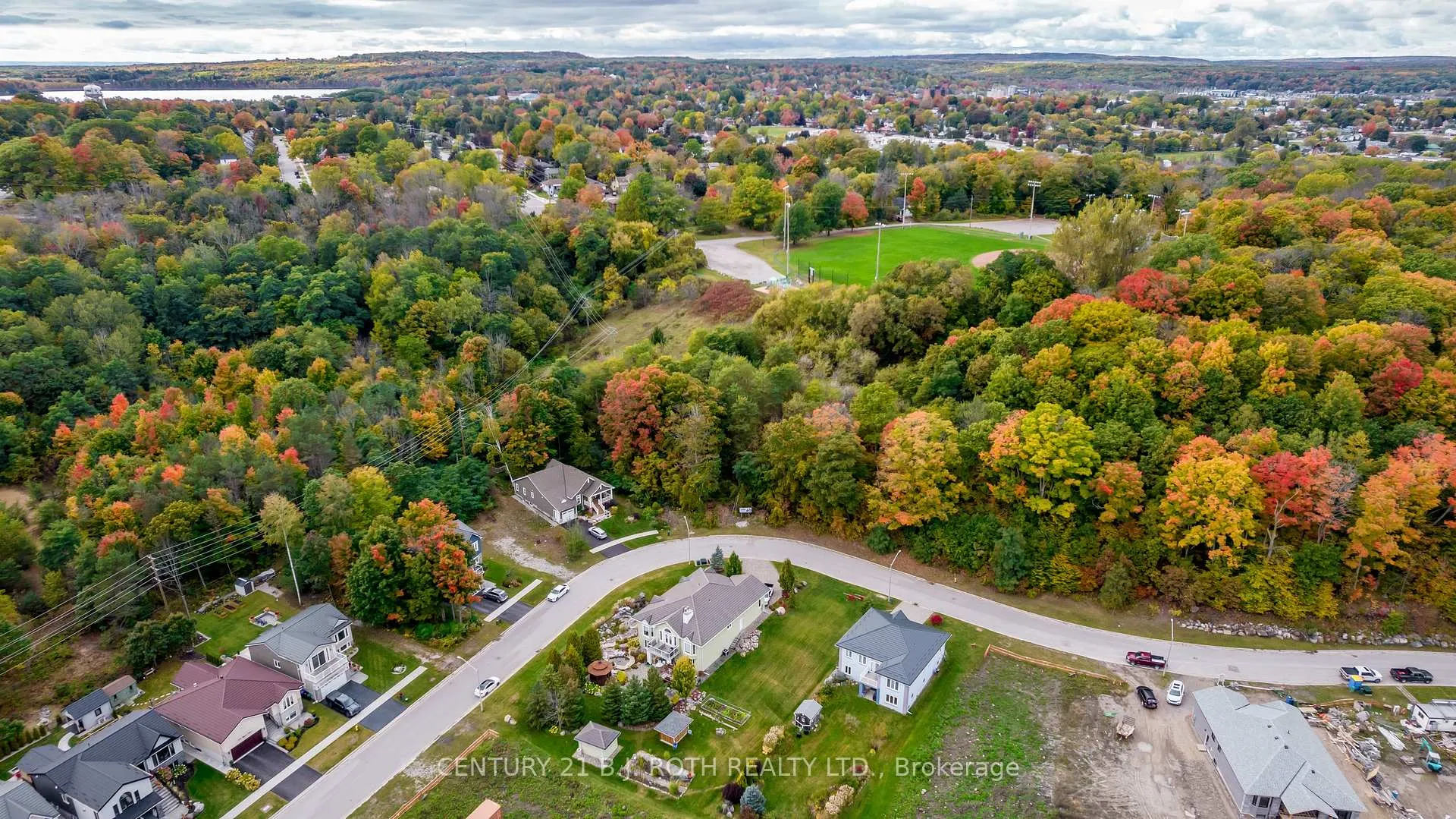 Photo 2 of 548 Taylor Drive, Midland — HOMEH