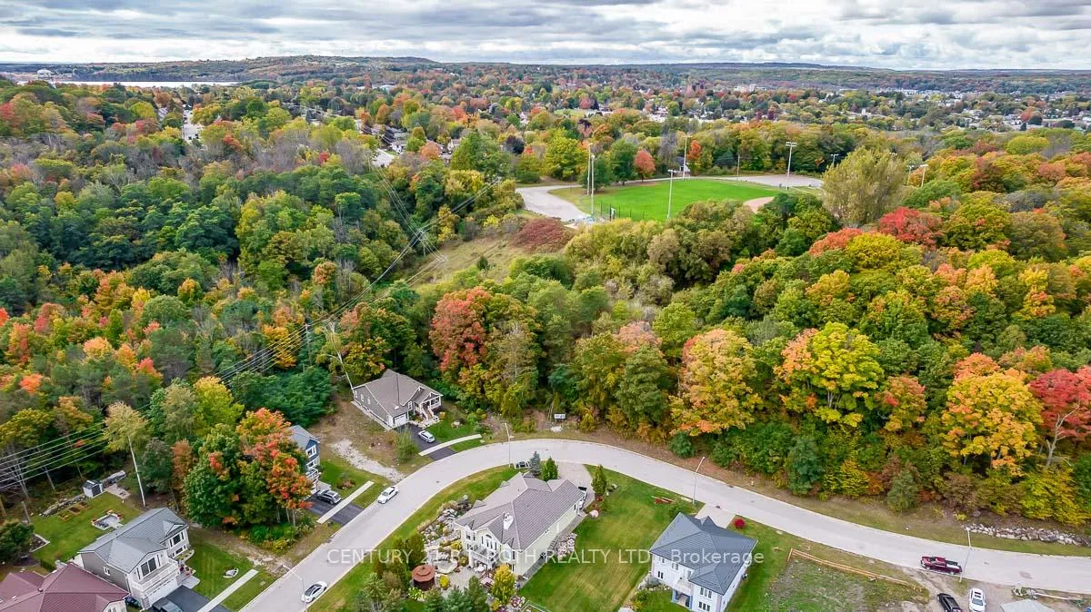 Photo 3 of 548 Taylor Drive, Midland — HOMEH