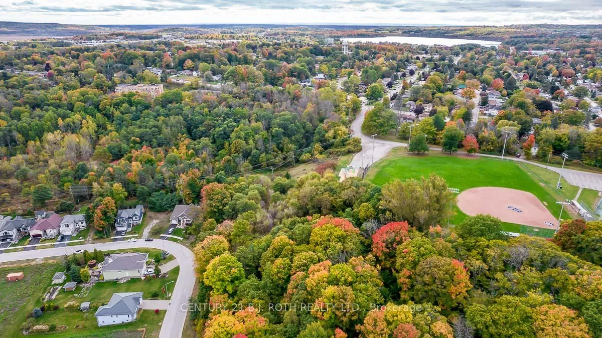 Photo 11 of 548 Taylor Drive, Midland — HOMEH