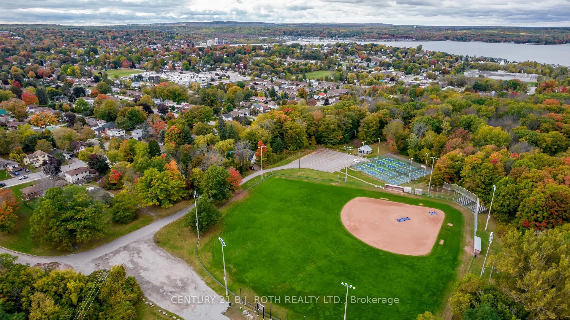 Photo 18 of 548 Taylor Drive, Midland — HOMEH