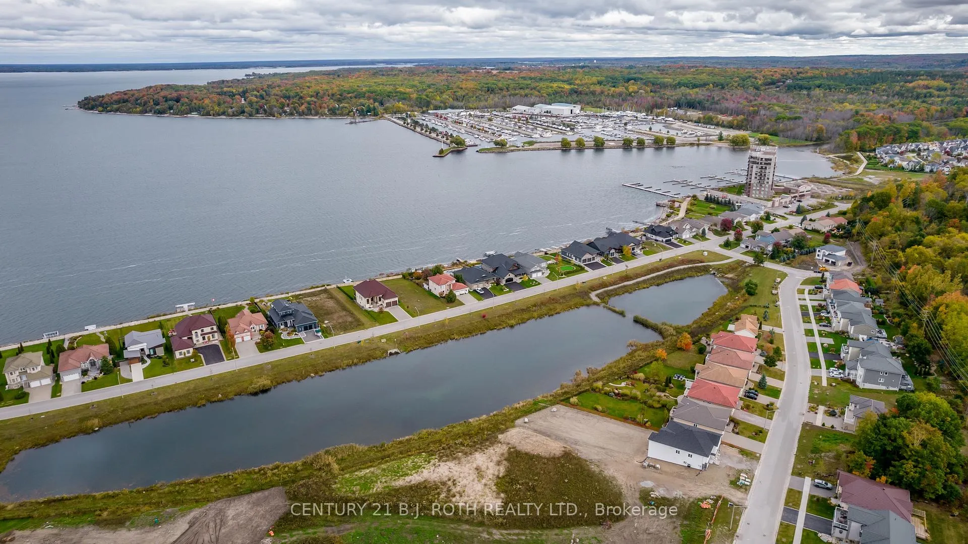 Photo 21 of 548 Taylor Drive, Midland — HOMEH