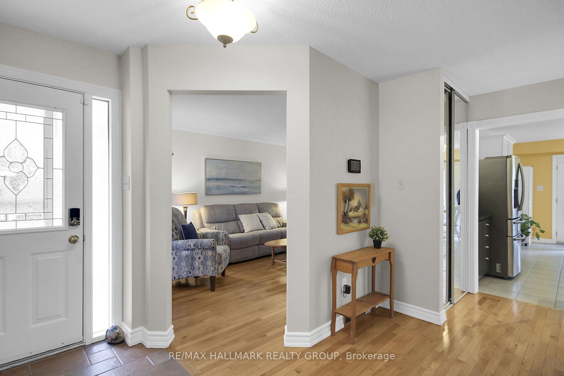 Photo 9 of 20 Palomino Drive, Ottawa, Kanata - Bridlewood — HOMEH