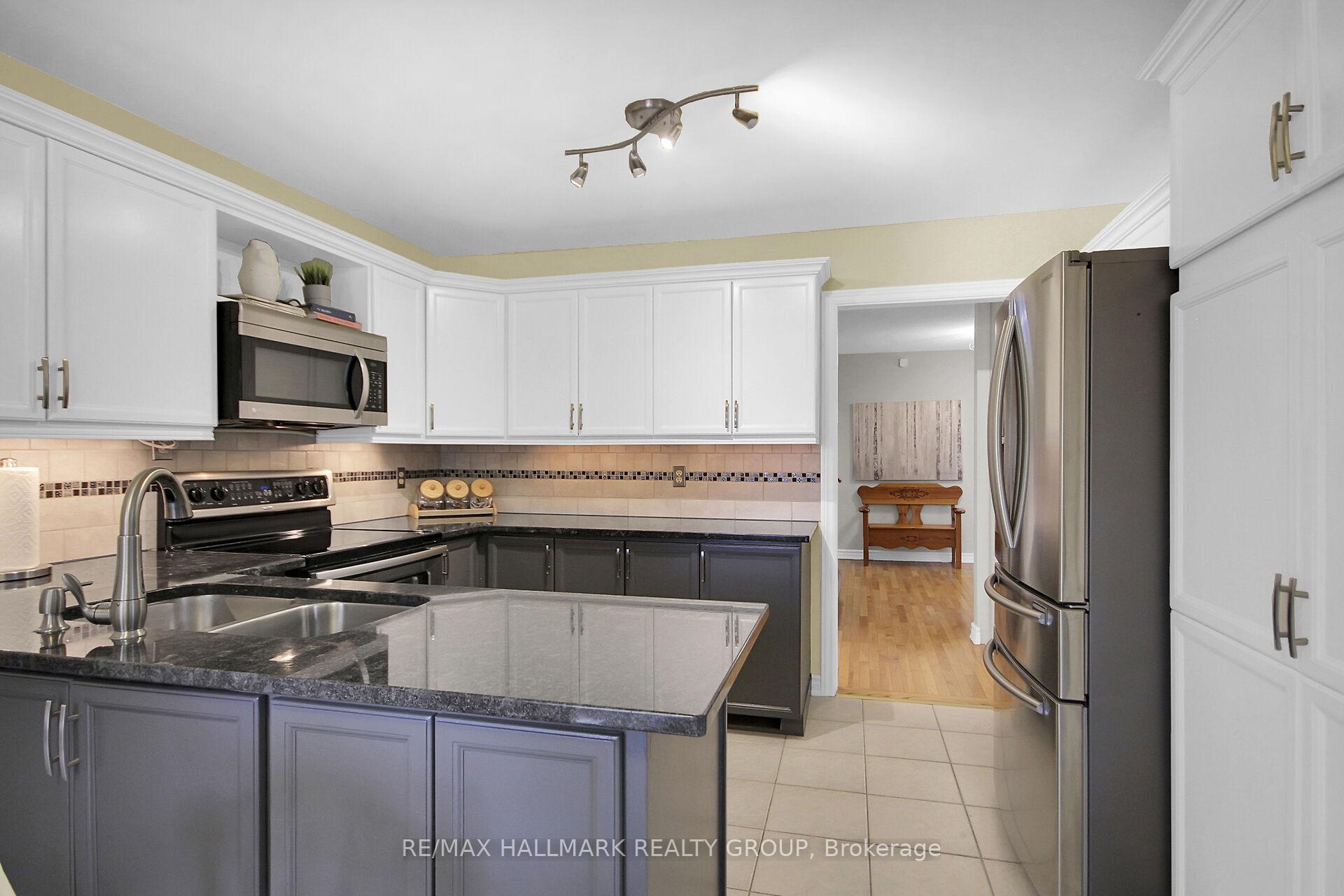 Photo 17 of 20 Palomino Drive, Ottawa, Kanata - Bridlewood — HOMEH