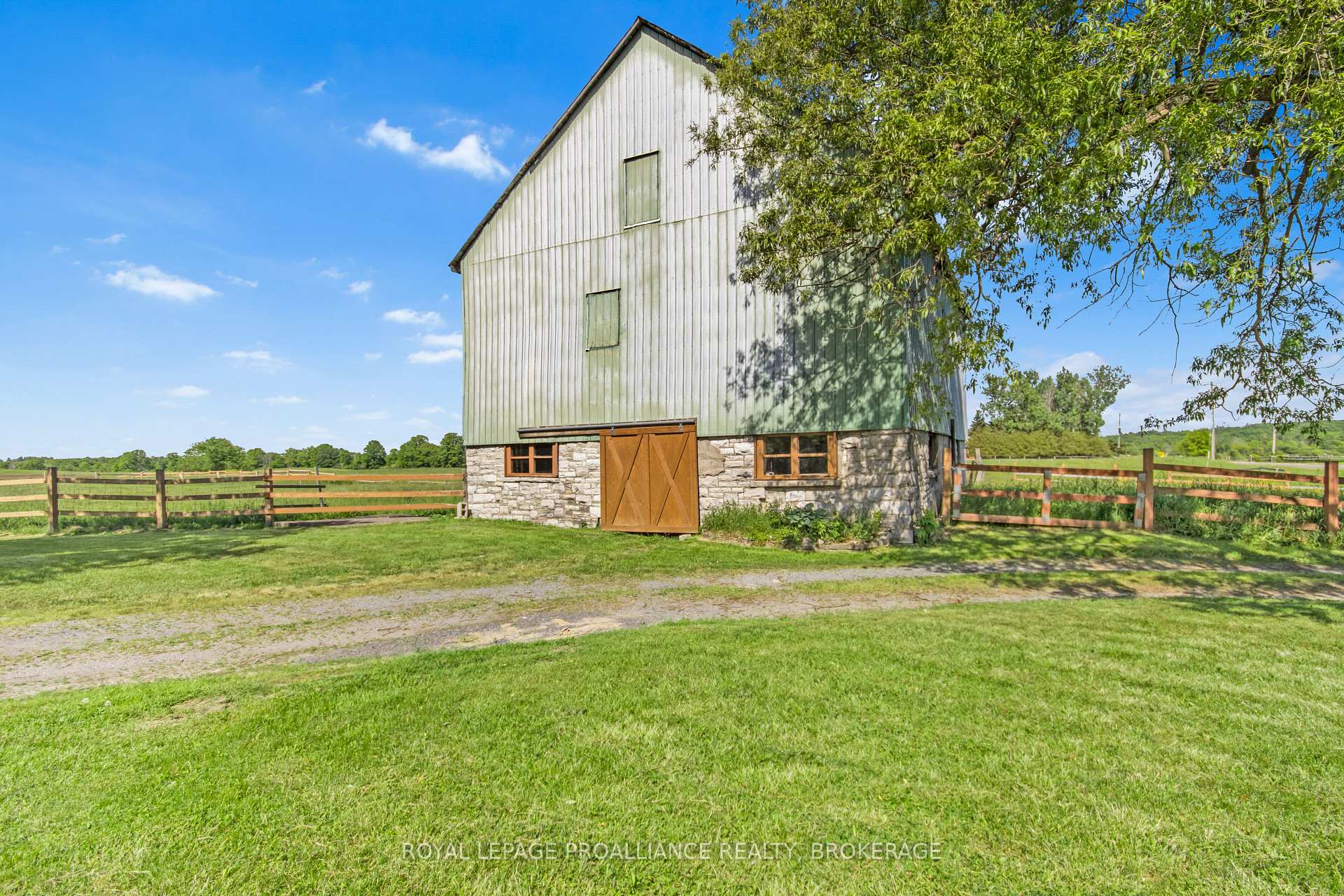 Photo 5 of 2478 Middle Road, Kingston, City North of 401 — HOMEH